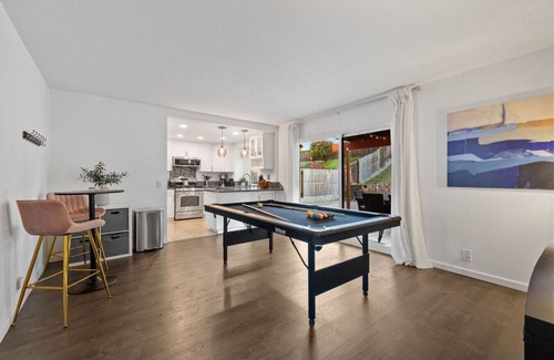 Bonita Apartment | 4BR Oasis with Spa in Bay Terraces