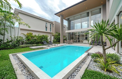 Cherngtalay Villa | 4BR Pool Villa Near Beach V200