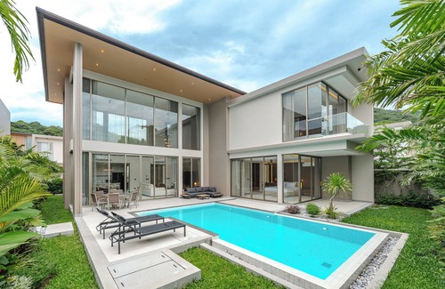 Cherngtalay Villa | 4BR Pool Villa Near Beach V200