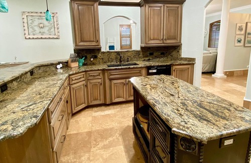 Oak House | 4BR~Private Pool and Hot Tub~5 miles to beach~1 mile to Sportsplex, Close to OWA