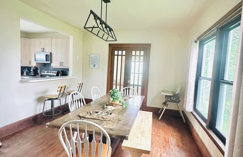 Waukon House | 4BR Retreat in Waukon Group Friendly