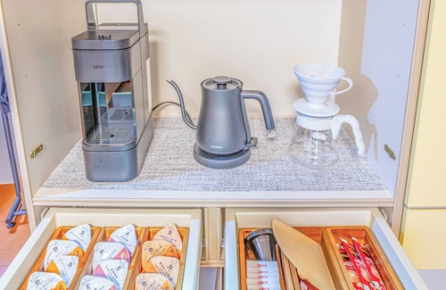 Asahikawa House | 4LDK, air conditioning in all bedrooms, maximum 17 people, easy access to Furano and Biei, 3 parking spaces, covered parking, jet bath and separate shower, 75" TV