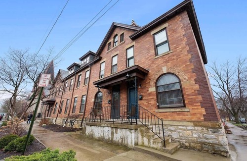 Victorian Village Apartment | 4th Ave RIGHT Master