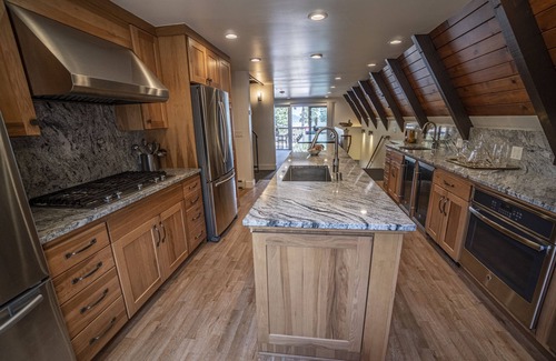 Donner Lake Woods Ski Chalet | 5,000 for 31 Continuous Nights Lease Only. Wedding & Honeymoon Combo