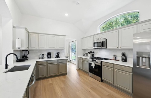 Frisco House | 5-BD/2-BA Upscale Elegance | Pool, Hot Tub, BBQ