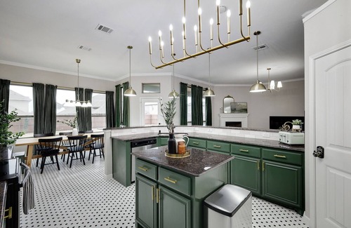 Waxahachie House | 5-Bed/2-Bath Pool & Backyard Retreat