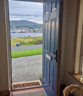 Killybegs House | 5 Bed House - Sleeps 13 - Pets - Garden - Parking