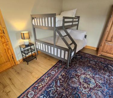 Killybegs House | 5 Bed House - Sleeps 13 - Pets - Garden - Parking