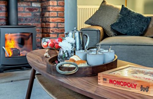 Monmouth House | 5 Bed in Monmouth 94050