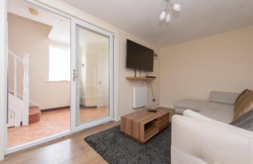Thamesmead East Apartment | 5 Bed Town House with 8 beds and sleeps 10