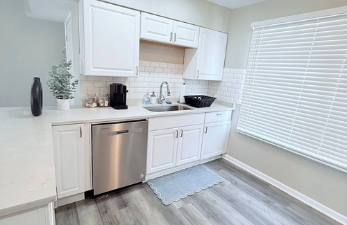 Franklin Park House | 5-bedroom 2 bath home with spacious yard-15 min to O'Hare Airport-Chicago