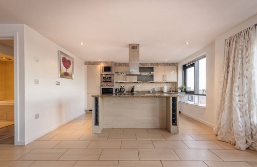 Liverpool City Centre Apartment | 5 Bedroom 3 Bathroom Duplex Penthouse with Private Parking