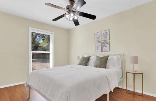 Barton Hills House | 5 Bedroom 4 Bath Zilker Villa Big Yard in Zilker Barton Hills