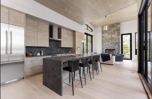 Seguin Cottage | 5 bedroom 5 bath Brand New Build on Lake Joseph