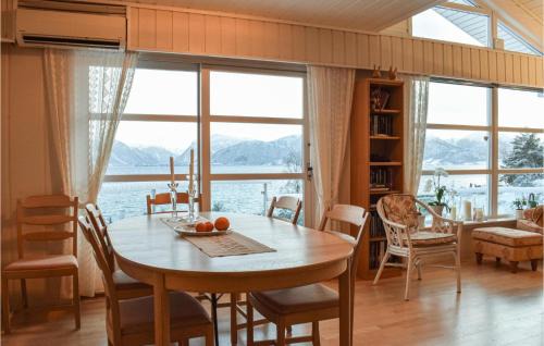 Brekke House | 5 Bedroom Beach Front Home In Lavik