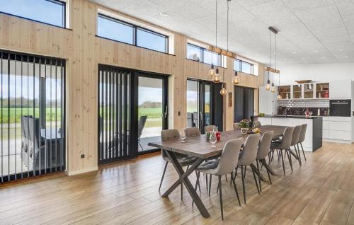 Oster Hurup House | 5 Bedroom Cozy Home In Hadsund