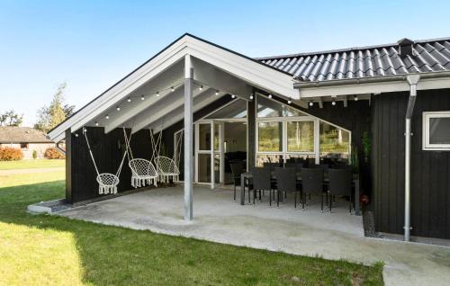 Hejlsminde Strand House | 5 Bedroom Cozy Home In Hejls