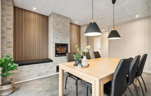 Sundstrup House | 5 Bedroom Lovely Home In Højslev