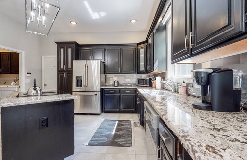 Smyrna House | 5 beds | 3 baths | Prime Location