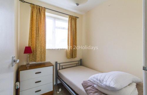 Great Yarmouth Cabin | 5 Berth Chalet To Hire In Hemsby Near Hemsby Beach Ref 18117B