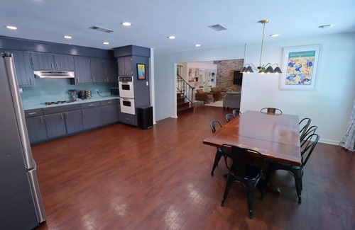 Highlands - Perkins House | 5 BR Highland House! 20 Minute walk to Tiger Stadium! Level 2 EV Charger!