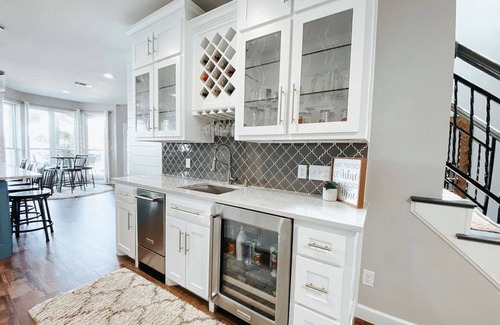 Gun Barrel City House | 5 BR-Hottub-Firepit-Pets-Fenced in-Waterfront-Bounce House