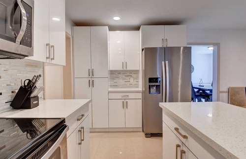 Boynton Beach House | 5 BR Mansion with Pool &Jacuzzi /non-heated/ FL