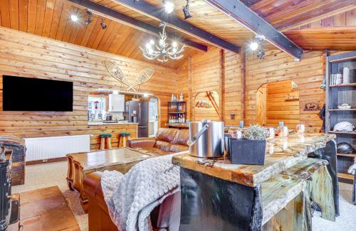 Blue River House | 5 Mi to Breckenridge Ski Resort Cozy Wood Cabin!