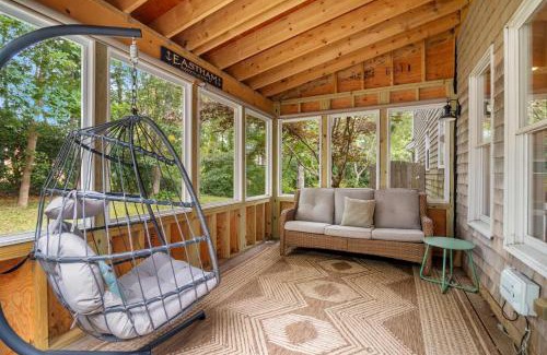 Eastham House | 5 Min drive to National Seashore beaches and private backyard