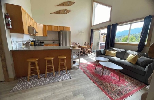 East Kootenay Condo | 5 Min. Drive to the Resort and Fernie. A/C