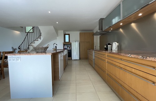Goult House | 5 min from Goult village: Modern open-plan house, lap pool and stunning views