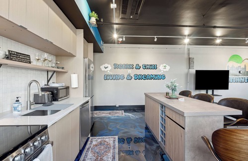 College Park Condo | 5 min from Hartsfield International AirportnCharming 1-bedroom condo with WiFi