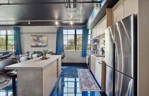 College Park Condo | 5 min from Hartsfield International AirportnCharming 1-bedroom condo with WiFi