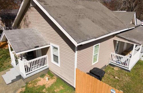 Burlington House | 5 Min to Elon - In Unit Washer and Dryer - Fast Wi-Fi