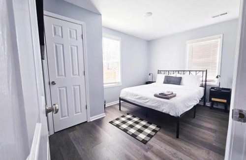 Burlington House | 5 Min to Elon - In Unit Washer and Dryer - Fast Wi-Fi