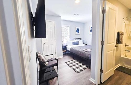 Burlington House | 5 Min to Elon - In Unit Washer and Dryer - Fast Wi-Fi