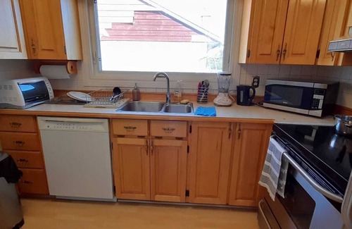Ottawa Division House | 5 Min Walk to Algonquin College - Private Rooms - Female Students Only