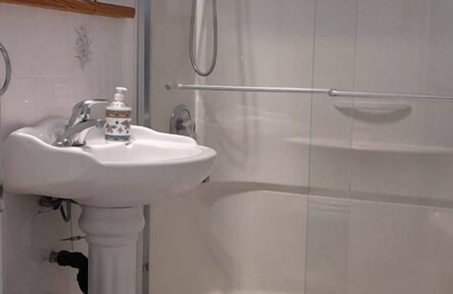 Ottawa Division House | 5 Min Walk to Algonquin College - Private Rooms - Female Students Only