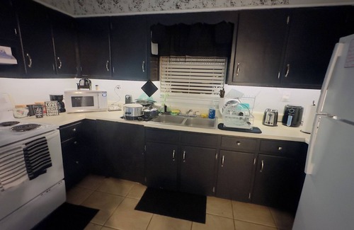 Saint Elmo House | 5 mins from I-10 ,4 bedrooms and very spacious private 2400 sq ft home.