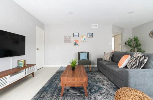 Alhambra Apartment | 5 Mins to DT Alhambra - Homey 2BR Apt 4A