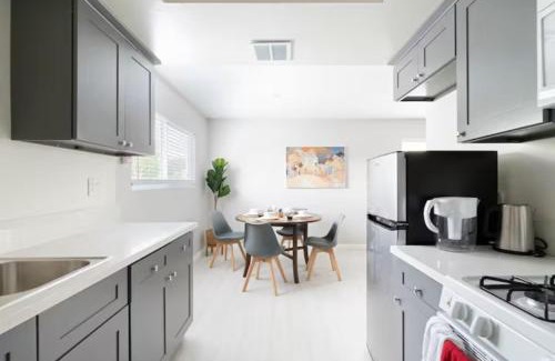 Alhambra Apartment | 5 Mins to DT Alhambra - Homey 2BR Apt 4A