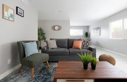 Alhambra Apartment | 5 Mins to DT Alhambra - Homey 2BR Apt 4A