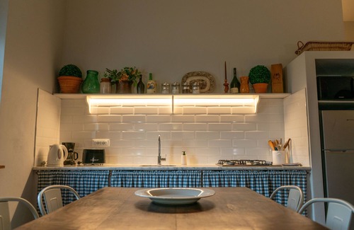 Vada Apartment | 5 minutes from the sea, 2bedrooms apart, independent entrance, private garden.