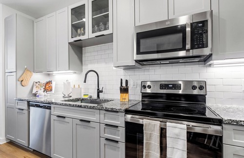 Bellevue Apartment | 5 Minutes to Lenox Mall: Sleeps 8