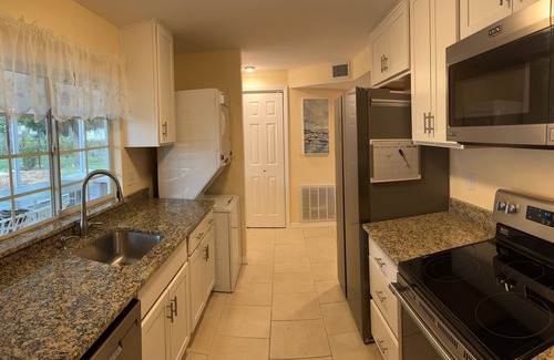 South Venice Cottage | 5 MINUTES TO THE BEACH COTTAGE