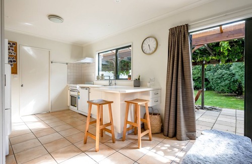 Albert Town House | 5 minutes to the Clutha river walking and biking tracks! Large 4 bedroom house