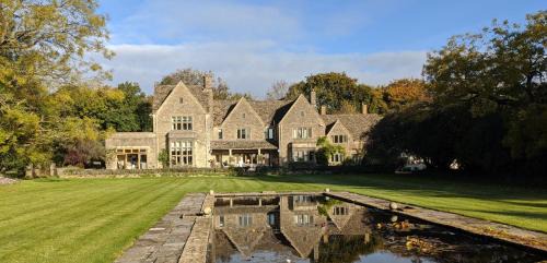 Cirencester Apartment | 5 star Cotswold luxury with orchard garden