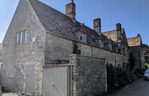 Cirencester Apartment | 5 star Cotswold luxury with orchard garden