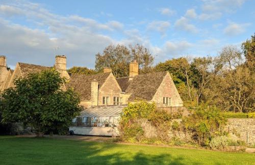 Cirencester Apartment | 5 star Cotswold luxury with orchard garden
