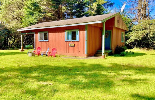 Mendocino Cottage | 50+ acre Nature Preserve with Ponds & Meadows: Azul Cottage Retreat